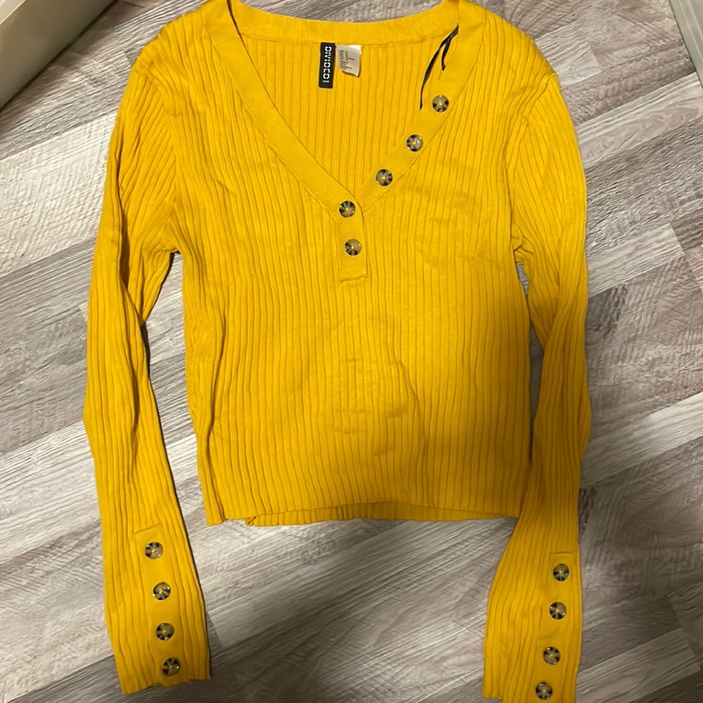 H&M long sleeve knit shirt